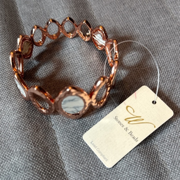 Gold Vintage-Inspired Linked Bracelet with Pearl Accents - Picture 1 of 3